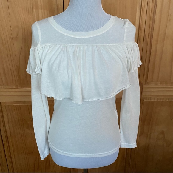 ⭐️ Vero Moda Ruffle Top - Picture 3 of 7